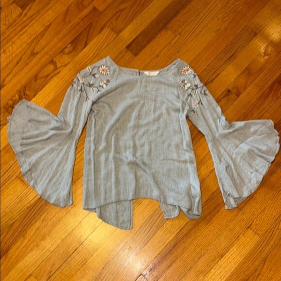 LAUREN CONRAD BELL SLEEVES W/ EMBROIDERED SHOULDERS SLIT BACK  XS SMALL GRAY - Picture 4 of 10